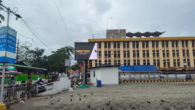 Aluva DOOH screen